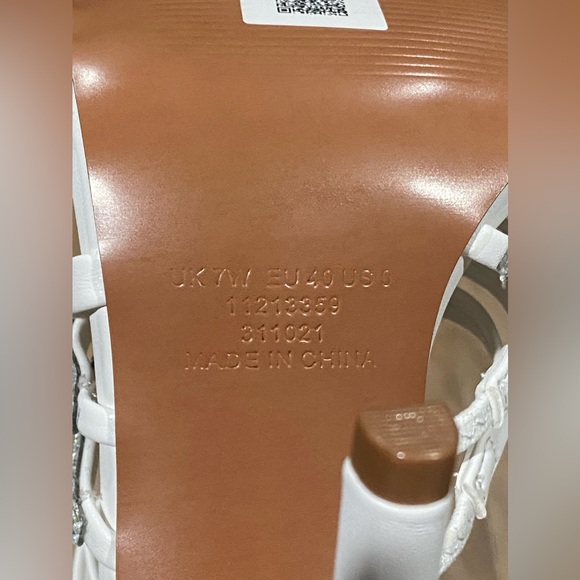 ASOS DESIGN-Wide Fit Nina Embellished Strappy Tie Leg Sandals-Size: 9-White-NEW! - Picture 9 of 16